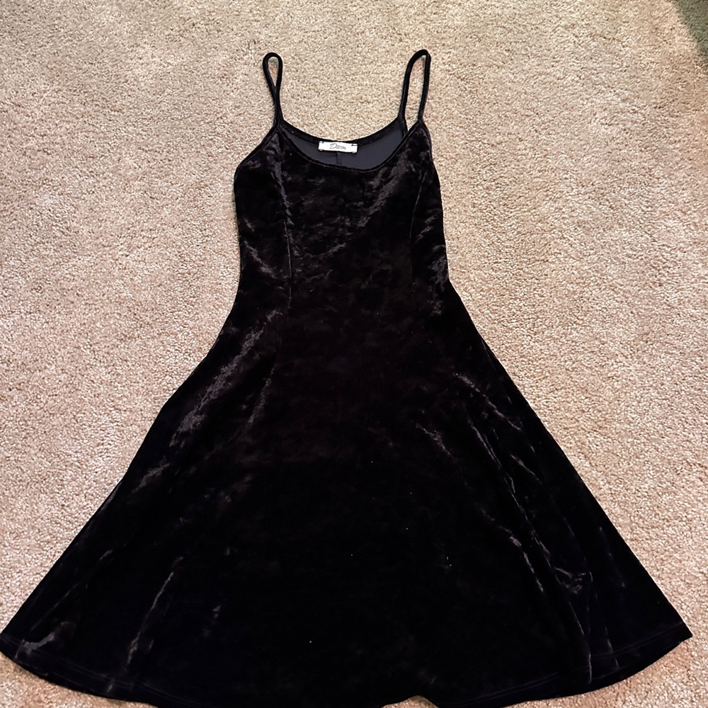 3/$20 ✨ Elegant Black Velvet Dress